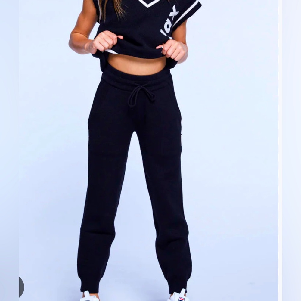 Jo+ Jax varsity jogger!! EUC 🖤missing metal J+J tag on side pocket.